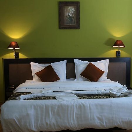 Alor Grande Holiday Resort Candolim Bagian luar foto