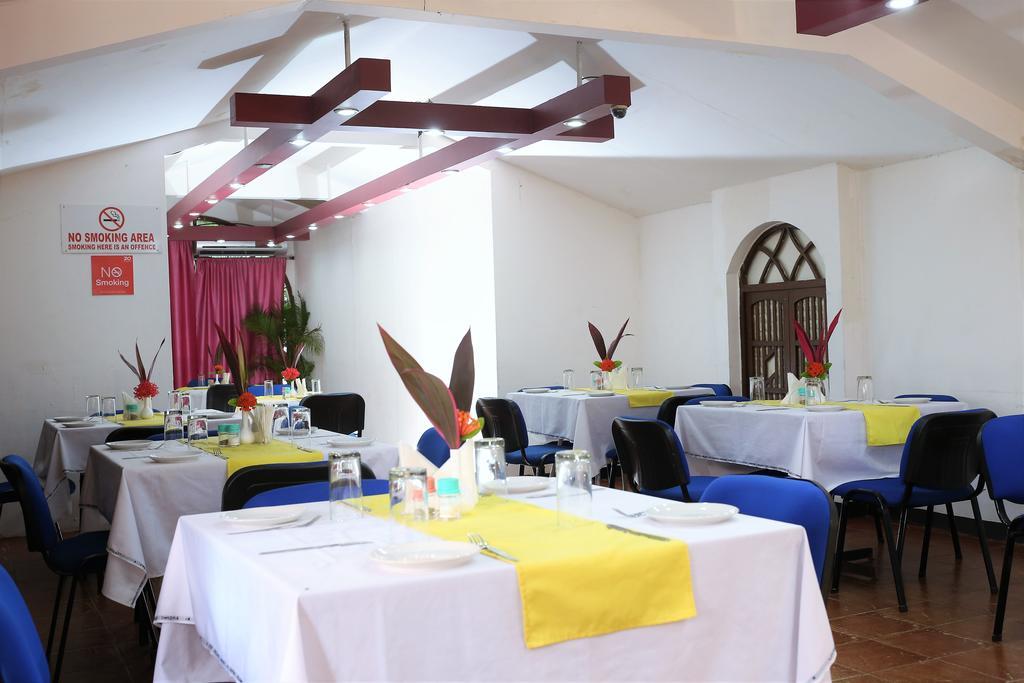 Alor Grande Holiday Resort Candolim Bagian luar foto